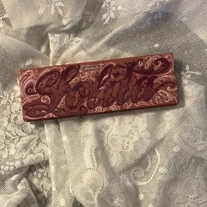 Discontinued line Kat Von D Lolita Palette 🖤